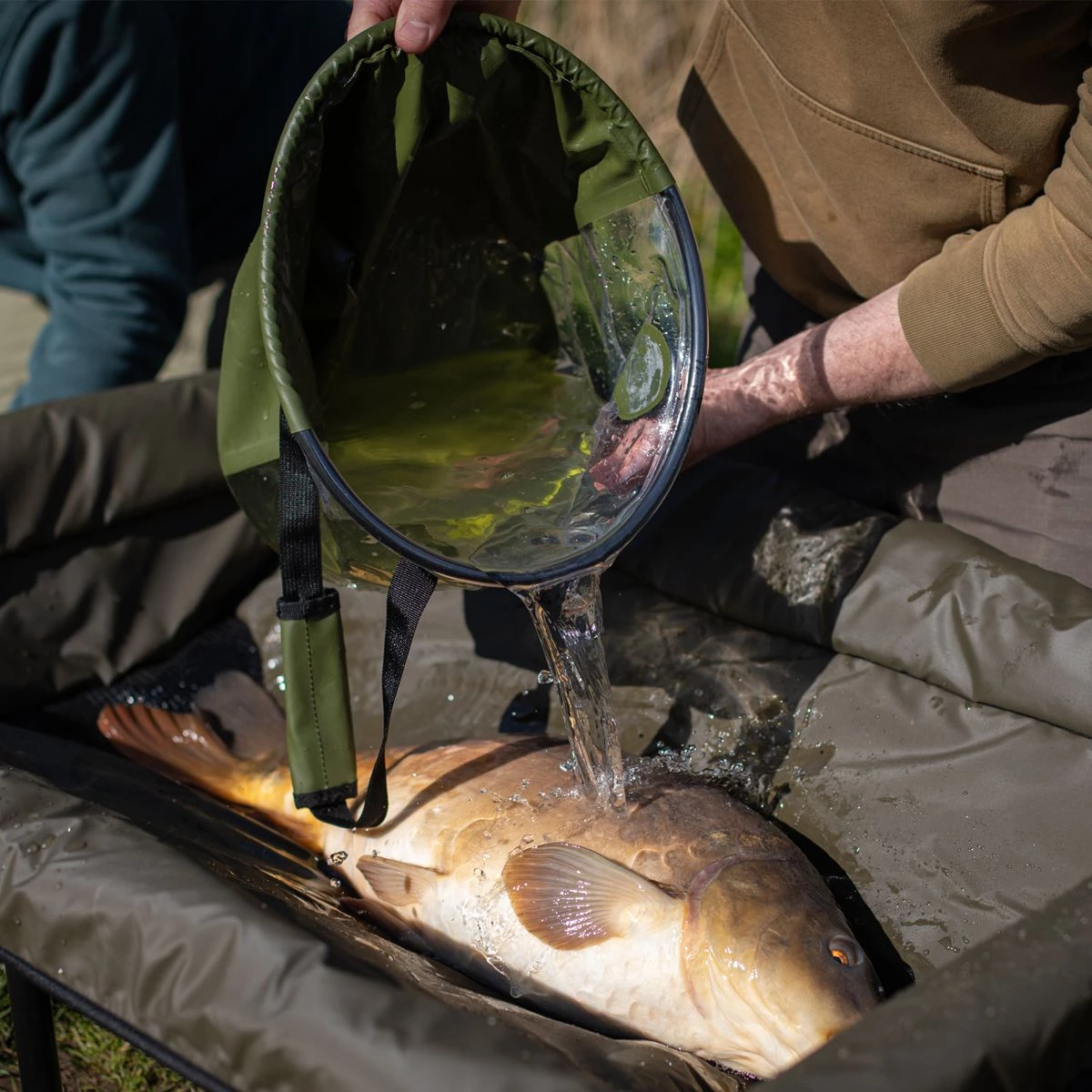 Flash Sale 🔔 Ridge Monkey RidgeMonkey Perspective Collapsible Bucket 15L Fish Care ❤️ 6 Flash Sale 🔔 Ridge Monkey RidgeMonkey Perspective Collapsible Bucket 15L Fish Care ❤️ - Image 6